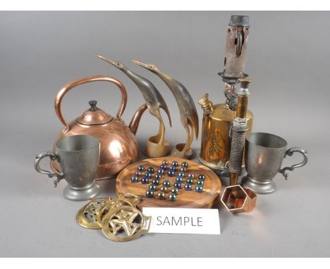 A brass blow torch, a copper kettle, various reproduction horse brasses, four pewter mugs, a solitaire board with marbles, a 