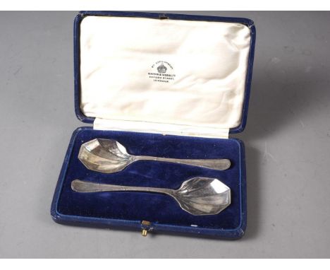 A pair of silver preserve spoons, in fitted case 