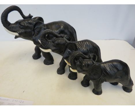 3x Ceramic graduating elephants Tallest 27 cm 
