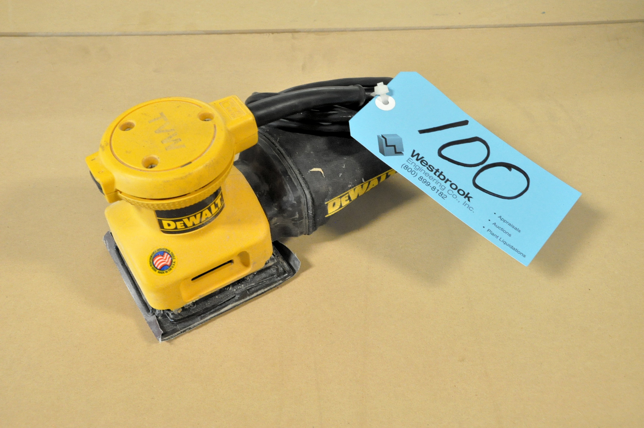 DeWAlt DW411, Electric Palm Sander