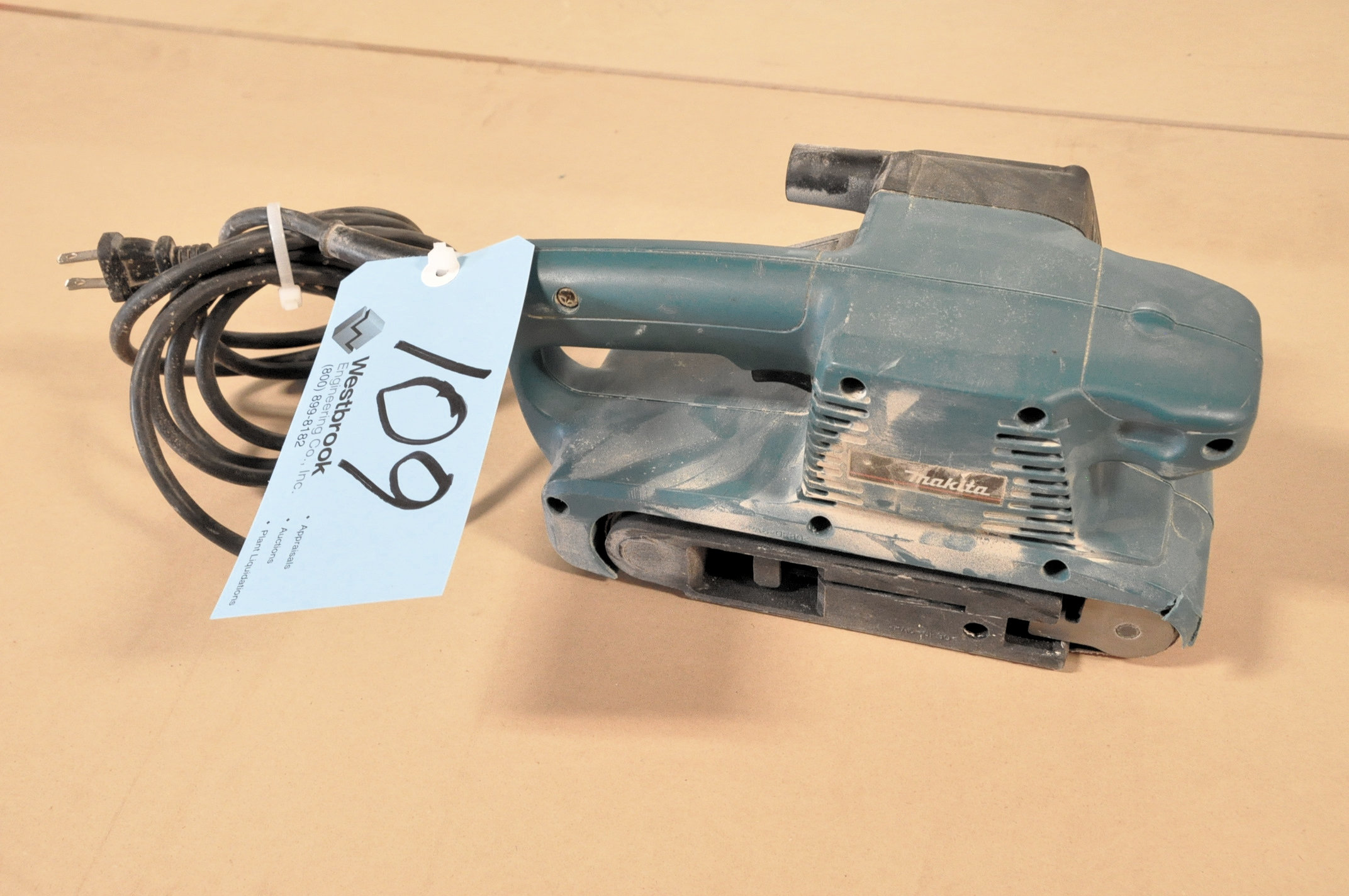 Makita 9910, 3" x 18" Electric Belt Sander