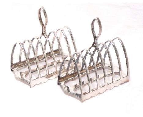 PAIR OF WALKER & HALL SILVER PLATED SEVEN BAR TOASTRACKS
14.6cm wide