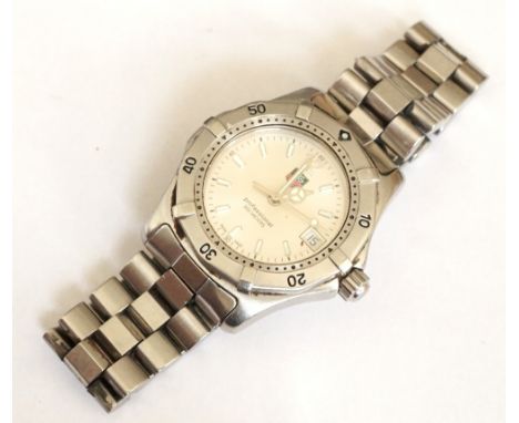 GENTLEMAN'S TAG HEUER WRISTWATCH
the silvered dial with luminous baton markers, Arabic '12' and subsidiary date aperture, the
