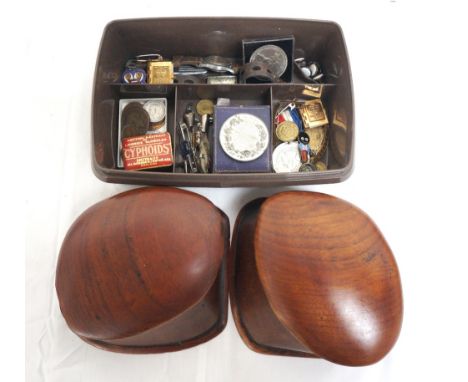LOT OF SMALL COLLECTABLES
including a 'Jutland May 31, 1916' Commemorative medal by Spink & Son, 1930's silver medals, perios