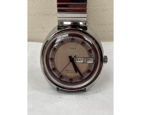 A Timex stainless steel gentleman's wristwatch with automatic movement. 41mm over crown.
