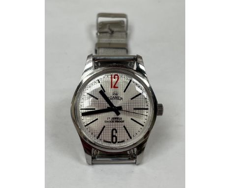 An RW Roamer gentleman's wristwatch with 17 jewel manual wind movement and fine mesh bracelet. 37mm over crown.