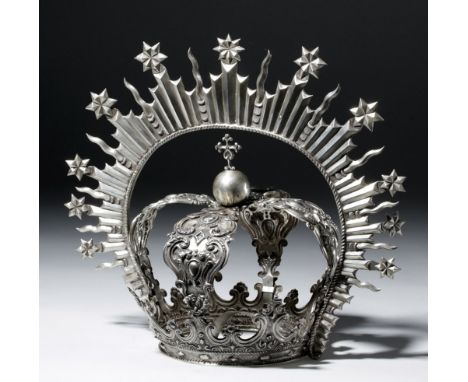 Bolivia, 20th century CE. An enormous, gorgeous resplendor with a large corona, a crown created to be mounted on the head of 