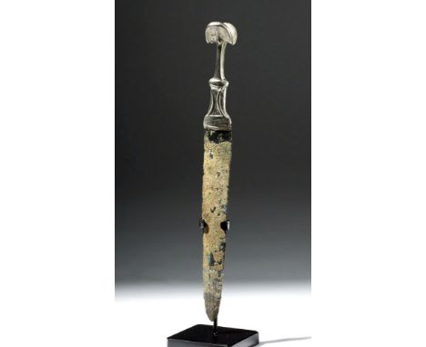 Ancient Near East, Luristan, ca. 1000 BCE. A fantastic find! A short bronze dagger with a short, straight blade ending in an 
