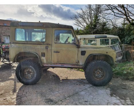 Land Rover 90 SWB, 2500 TDi. Registration number Q220 FRU. Chassis number unknown. Engine number unknown. This off road speci