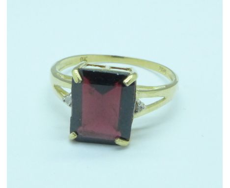 A 9ct gold, garnet and diamond ring, 1.9g, O