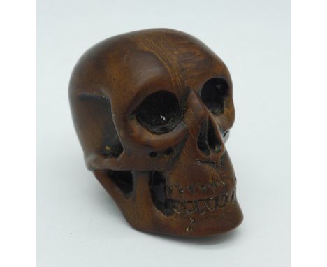 An Edo period wooden netsuke of a skull signed Deme Uman