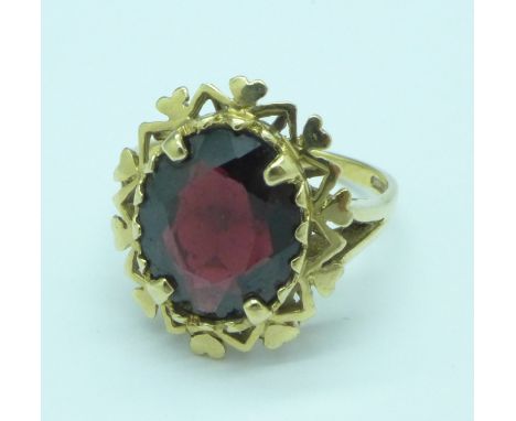 A 9ct gold and garnet ring, 3.8g, N