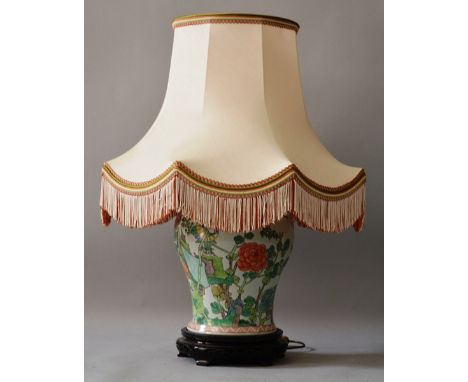 A LARGE CHINESE PORCELAIN LAMP AND SHADE.
