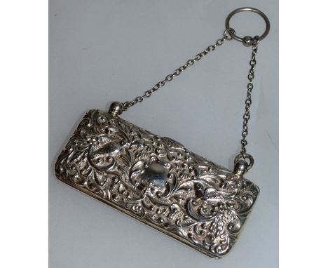 AN EDWARD VII SILVER REPOUSSE DECORATED PURSE on chain. Birmingham 1902.