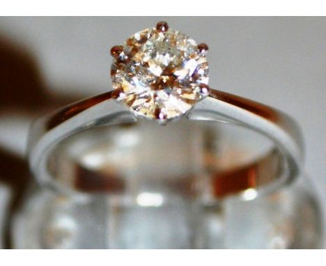 A SINGLE STONE DIAMOND RING, approx. 1ct, set in 18ct white gold.