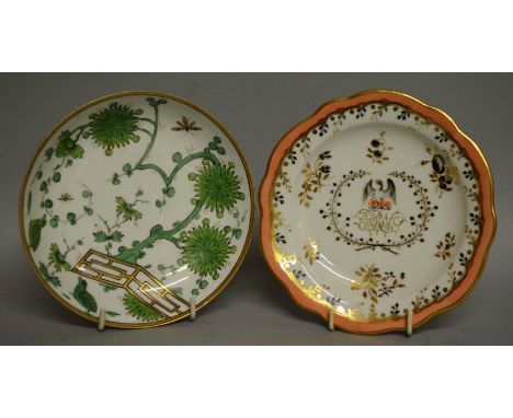 AN 18TH CENTURY WORCESTER BARR PERIOD SMALL PLATE with armorial crest painted with a bird rising from the flames surrounded b