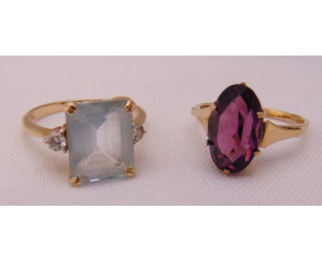9ct gold and aquamarine ring and a 9ct gold and amethyst ring, approx total weight 5.2g