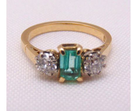 18ct yellow gold diamond and emerald ring, approx total weight 3.2g