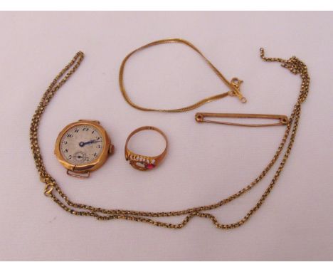 A quantity of jewellery to include a 9ct gold bracelet, a ring A/F, a bar brooch, a wristwatch and a necklace A/F (5)