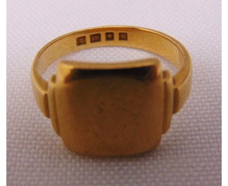 18ct gold signet ring, approx total weight 6.4g