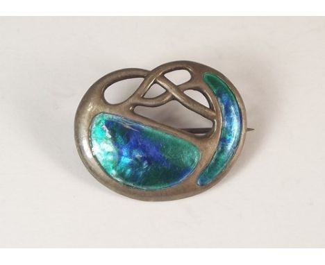 CHARLES HORNER.
A Charles Horner silver & enamel brooch.
Width 2.8cm.