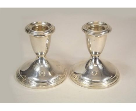 CANDLESTICKS.
A pair of sterling silver dwarf candlesticks.
8cm.