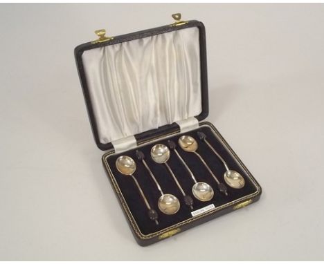 COFFEE SPOONS.
A set of six sterling silver coffee spoons with bean knops, cased.