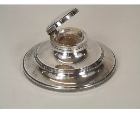 SILVER INKWELL.
A silver inkwell with ribbed decoration. Birmingham 1913.