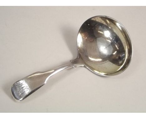 CADDY SPOON.
A George III fiddle pattern silver caddy spoon.