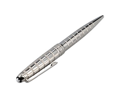 MONTBLANC Rollerball "SOLITAIRE PLATINUM PLATED FACET". Platinierter Korpus mit Rillendekor. Drehmechanismus, Clip. Leichte G