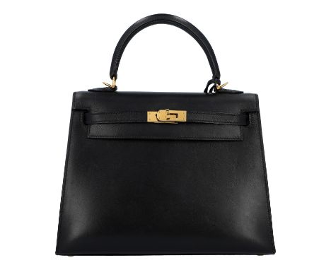 HERMÈS Handtasche "KELLY BAG 25". Koll. 2003. Boxcalf Leder in Schwarz mit goldfarbener Hardware. Klassisches Modell mit eine