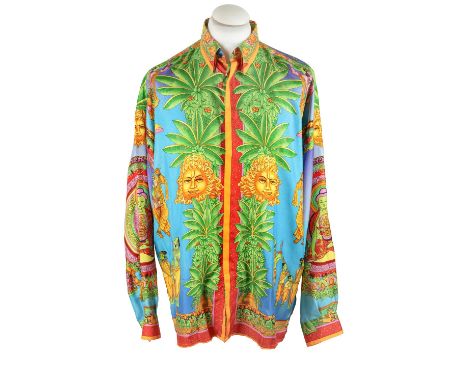 GIANNI VERSACE VINTAGE Seidenhemd, Gr. 52. 90er Jahre. 100% Seide in Multicolor.. Grund in Blautönen mit buddhistischen Motiv
