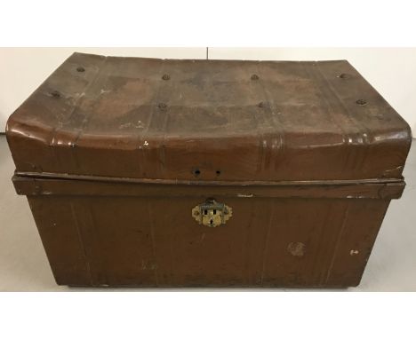 A vintage tin trunk with studs to lid and brass clasp.  Approx. H70 x W44 x D44cm.