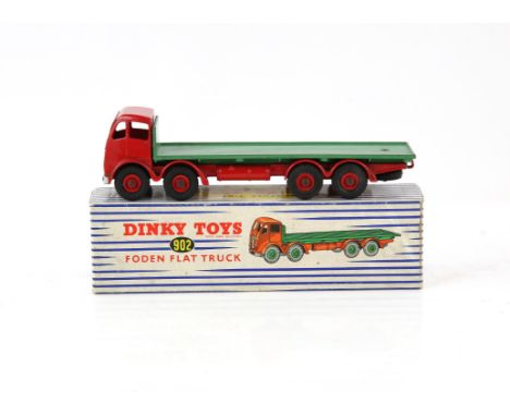 Dinky Toys 902 Foden Flat Truck, red/green (boxed),