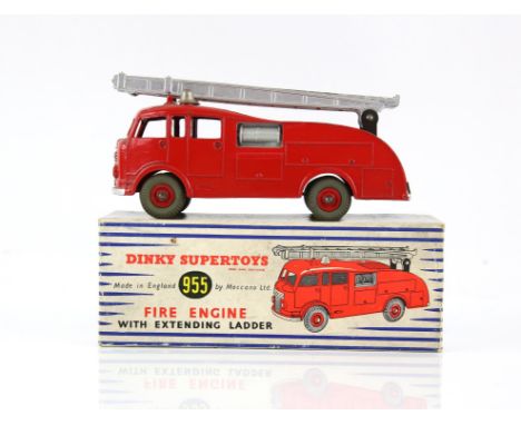 Dinky Toys 955 Fire Engine with extending ladder, (boxed),