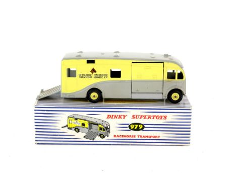 Dinky Supertoys 979 Racehorse Transport, (boxed),