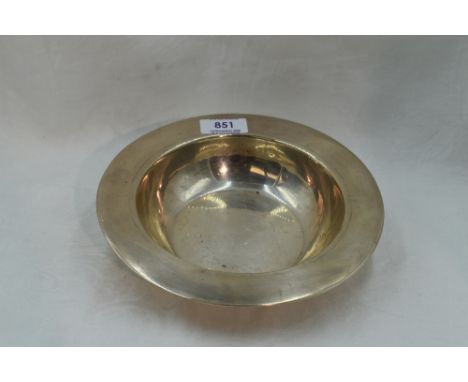 A silver lipped bowl of plain form having a rub over rim, London 1915, Edward Barnard &amp; Sons Ltd,  approx 252g