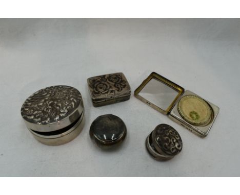 Three HM silver trinket/patch boxes &amp; two HM silver powder compacts of assorted form and decoration, approx 106g