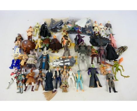 Star Wars - Hasbro - Kenner - A group of over 30 loose predominately modern era Star Wars action figures and some accessories