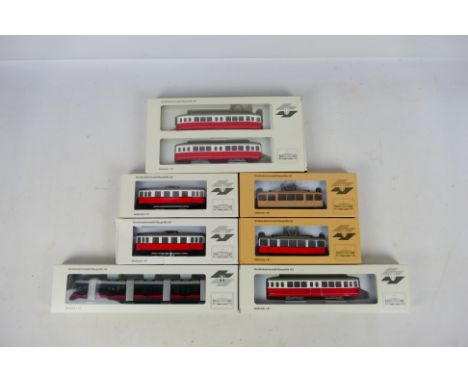 Wiener Linien - A boxed fleet of seven HO gauge plastic model trams. The  non powered Viennese tram models include Low Floor 
