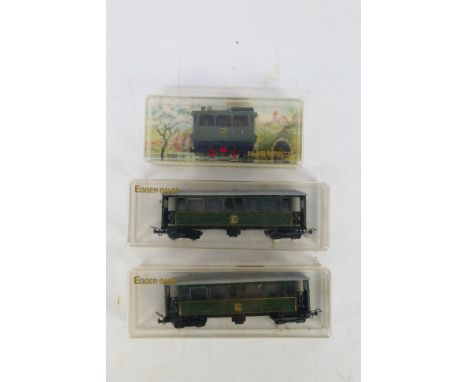 Egger Bahn - A boxed HO Egger-Bahn #1006 0-4-0 tram / locomotive 'Fiery Elias' 102 with two boxed Egger Bahn 4 wheel composit