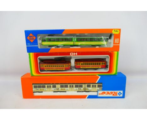 Roco - AHM - A boxed trio of HO gauge motorised trams and trolley cars. Lot consists of Roco #8502 2-Car Duwag Tram of the KV