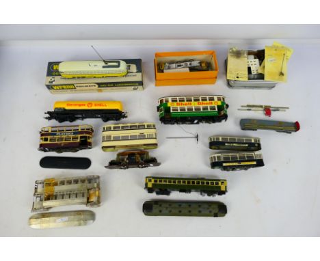 Anbrico - Others - Seven white metal  and plastic HO kit built model trams in a various conditions. Models similar to Anbrico