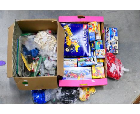 Lego - A large loose collection of Lego bricks, base plates, some minifigures and a quantity of EMPTY Lego boxes. Lot include