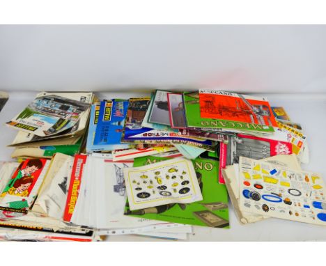 Faller - Fleischmann - Meccano - Others - A assortment of Meccano instruction manual and model railway magazines to include #