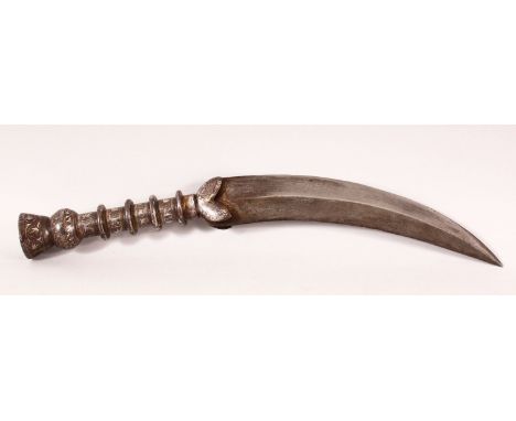 A 19TH CENTURY SILVER INLAID STEEL DAGGER OR SPEARHEAD, the silver inlay of floral banded style with a curving blade, 38.5cm 