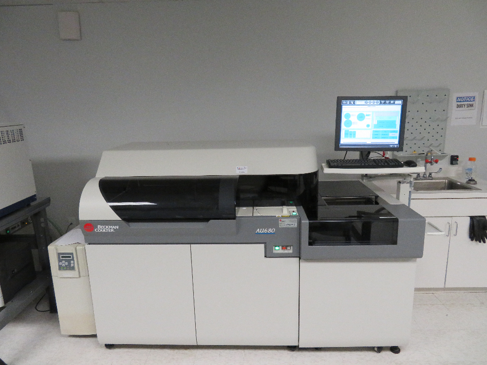 Beckman AU680 (SysID 7790547, SN 2014103502) with built in Computer