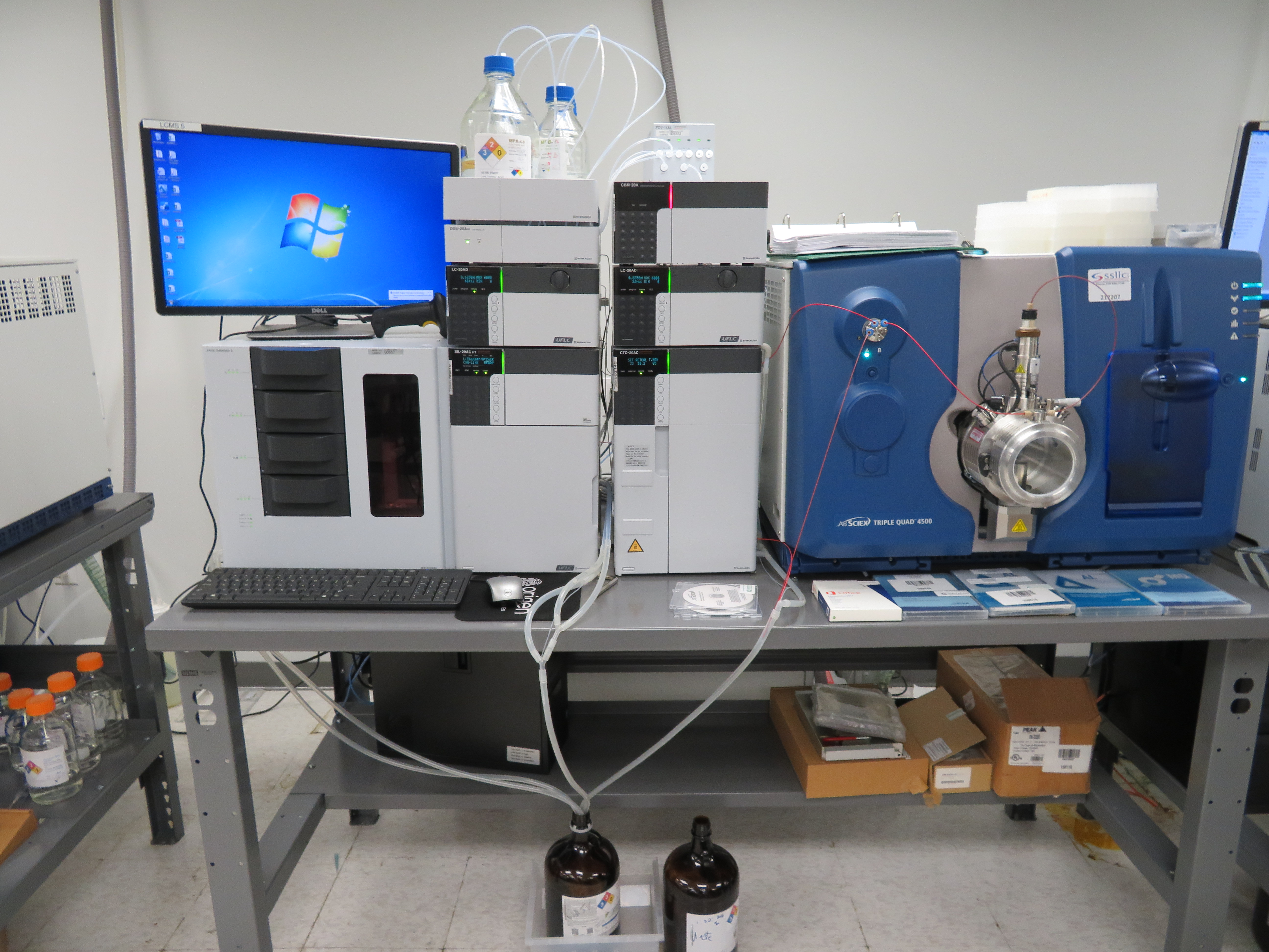 Absciex Triple Quad 4500 Mass Spectrometer With Shimadzu Uflc Sn Bj6711503 Incldues All Of The 7158