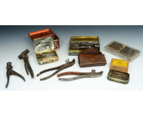 A COLLECTION OF SHOEMAKERS TOOLS TO INCLUDE hole punches, sewing needles, lasting pliers (qty)
