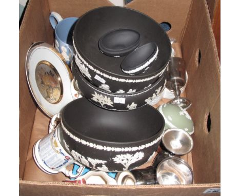 Tray of assorted china and metalware to include: Coalport 'Strawberry' single handled tray; Masons 'Mandalay' red pouch shape